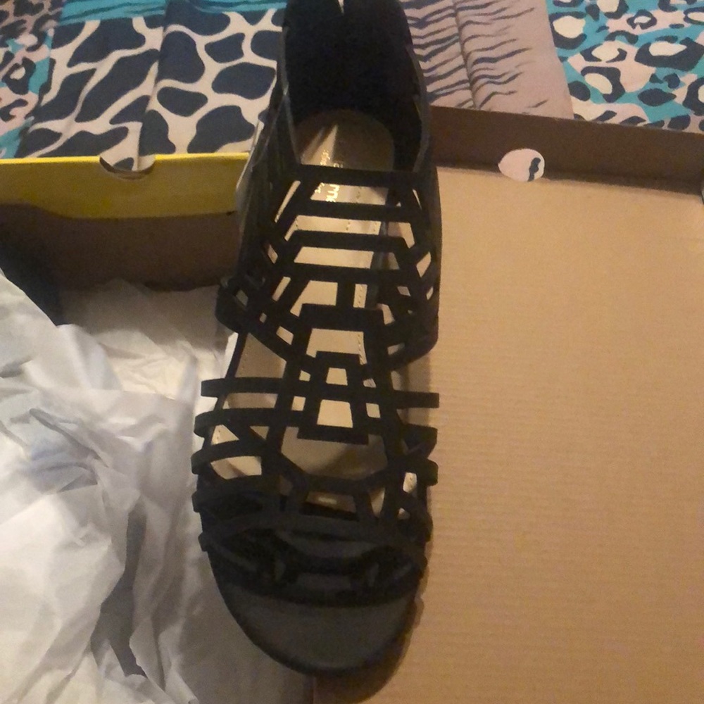 Sandals - Picture 4 of 5